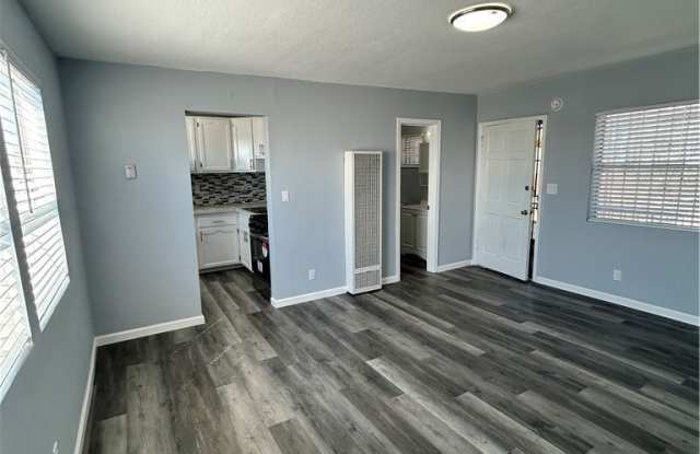 6517 Avalon Boulevard 1/2 photos photos
