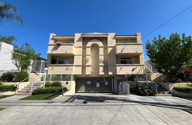Upgraded condo w/new carpet, dual patios + water included! - 13801 Oxnard Street, Los Angeles, CA 91401