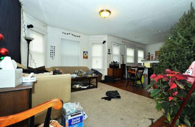 Amazing 4 Bedroom Apartment available 9/1 photos photos