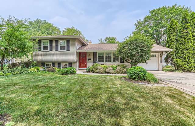 911 Lilac Lane - 911 Lilac Lane, Naperville, IL 60540 911 Lilac Lane - 911 Lilac Lane, Naperville, IL 60540