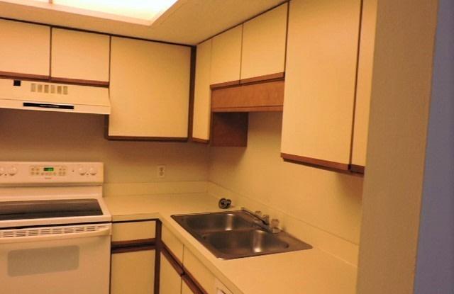 1004 West Defender Court Gallery 2