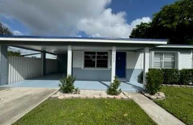 221 SW 68th Ave photos photos