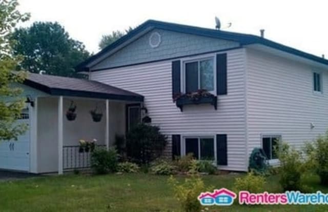 538 Glencoe St North East - 538 Glencoe Street Northeast, Fridley, MN 55432