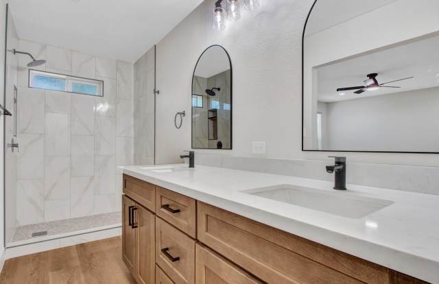 4915 W SHANGRI LA Road Gallery 3