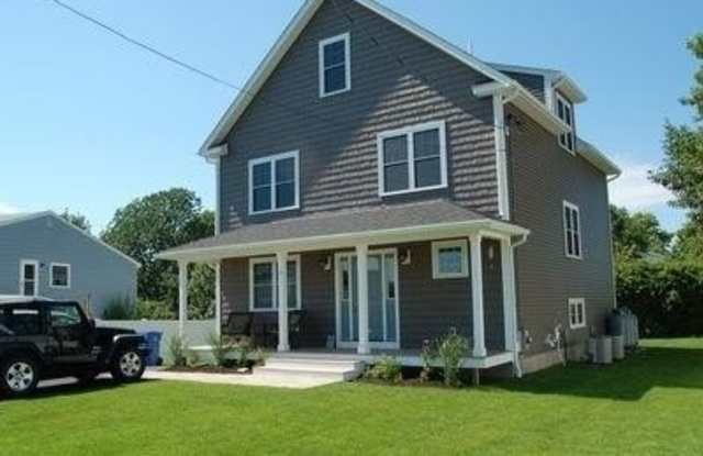 50 Seascape Avenue - 50 Seascape Avenue, Newport East, RI 02842