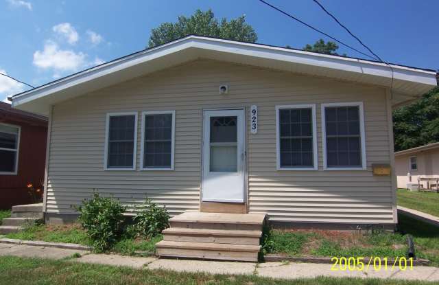 923 Garfield, Available August 1st! photos photos
