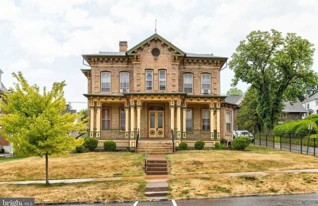 129 W. Linn Street photos photos