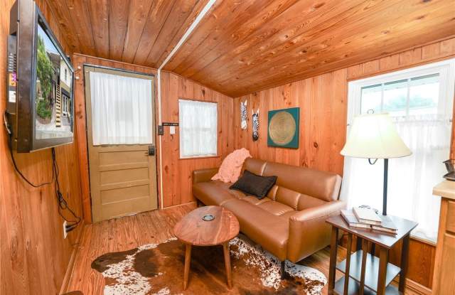 1157 E EDGEWOOD Drive Gallery 4