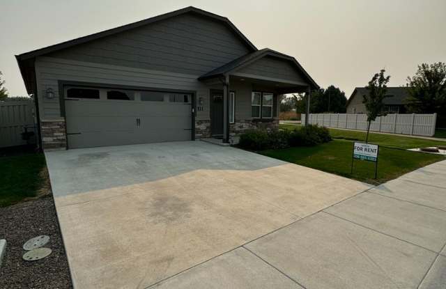 Charming 3-bedroom, 2-bathroom home located in the heart of Middleton photos photos