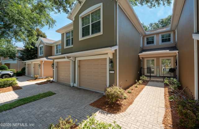8733 LITTLE SWIFT Circle Gallery 3