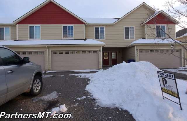 Very Nice 3 Bed 2.5 Bath Town house in River Rock Subdivision! photos photos