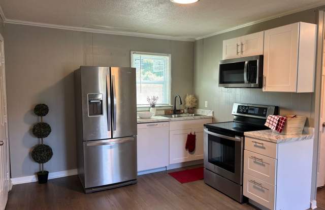 COMING SOON! SPACIOUS 2/1 HOUSE! Gallery 1