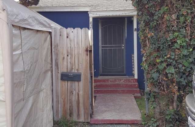 4238 Ingraham Street Gallery 2
