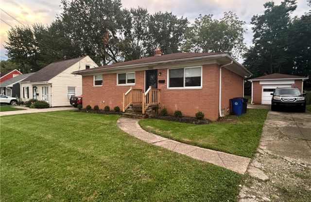 11911 Longmead Avenue Gallery 3