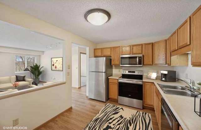 Lakewood Place Apartments Gallery 1