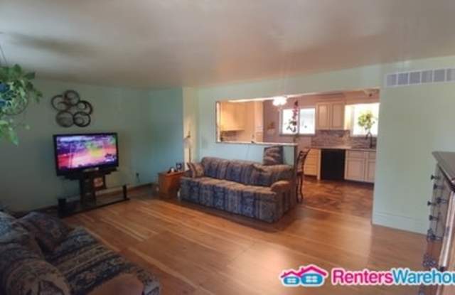 9096 Lasalle Plaza Gallery 2