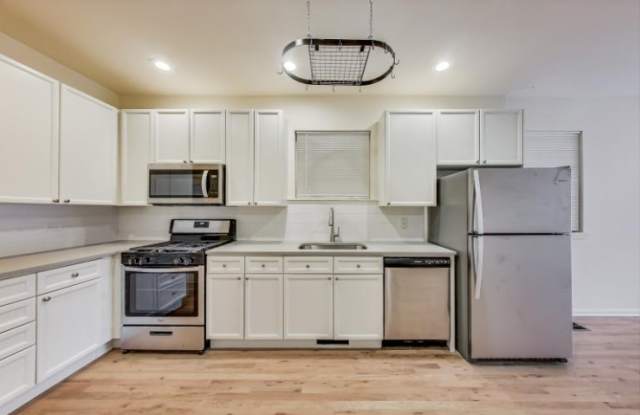 2817 N Damen Ave photos photos