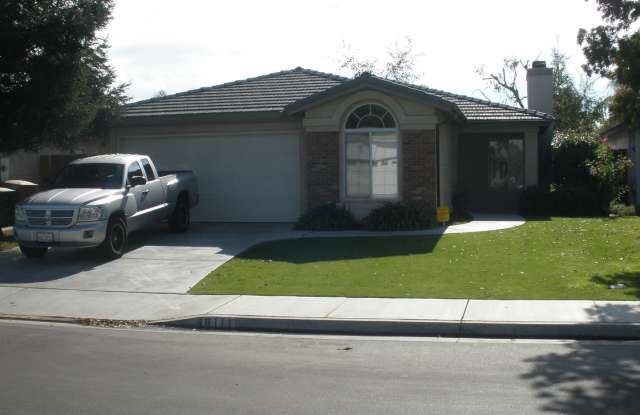 For Rent 8111 Ipswich SW Bakersfield 93313 $2,150 Rent + 2,150 deposit photos photos