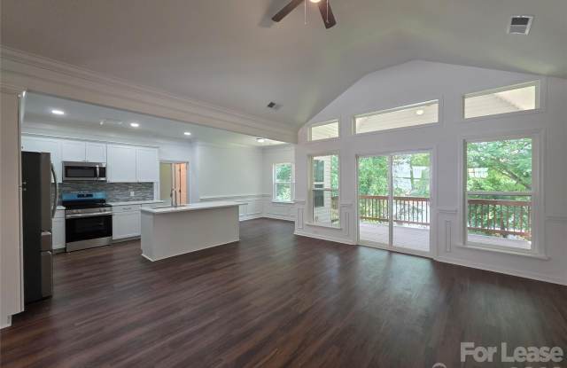 595 Foxwood Drive SE Gallery 1