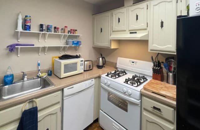 2699 Roundtree dr - 2699 Roundtree Drive, Troy, MI 48083