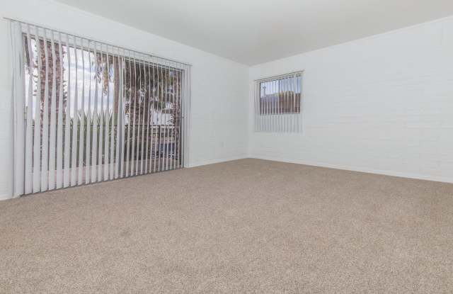 Country Club Apartments Gallery 4