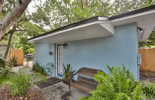 3737 1/2 Burlington Avenue North - 3737 1/2 Burlington Ave N, St. Petersburg, FL 33713