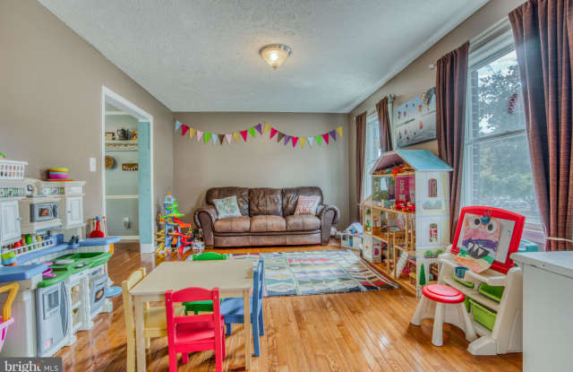 1105 OAK RIDGE COURT Gallery 4