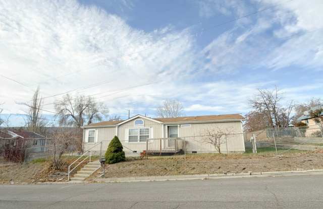 3 Bedroom, 2 bath house - 2010 Modoc Street, Klamath Falls, OR 97601