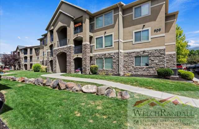 Beautiful 3 Bed 2 Bath Condo in Layton - 909 South Main Street, Layton, UT 84041
