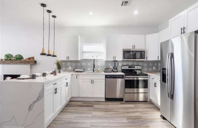 1747 NW 45th St photos photos