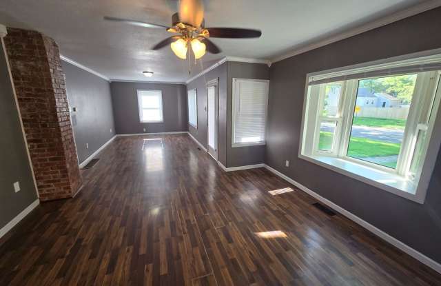 3 bedroom, large privacy fenced in yard, oversized garage photos photos