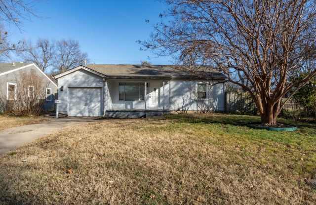 Midtown 3 Bedroom Gem! Available for immediate move in! 1/2 OFF THE PRO RATED RENT! - 4697 South Troost Avenue, Tulsa, OK 74105
