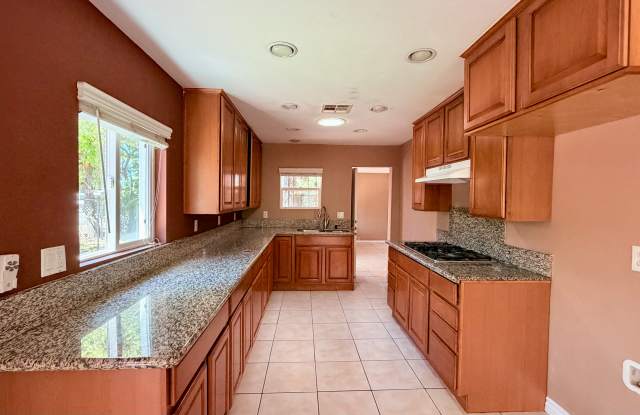 370 Las Flores Dr photos photos