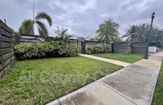 608 SE 3rd. Avenue - 608 Southeast 3rd Avenue, Delray Beach, FL 33483