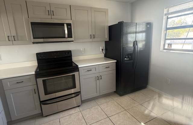 950 Beltrees Street photos photos