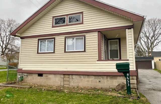 4653 Burleigh Rd Gallery 2