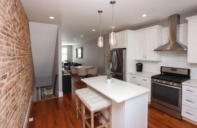 Gorgeous 3BR/3BA Renovated Home in Greek Town! Gallery 1