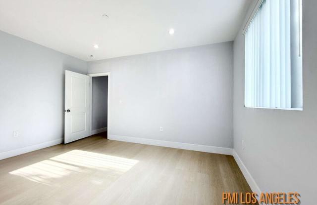 208 1/2 E 87th St Gallery 3