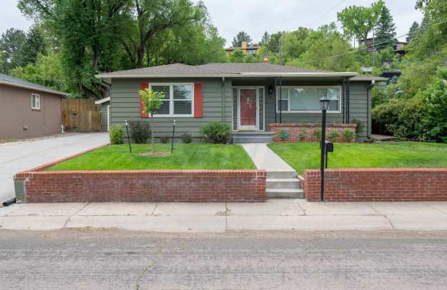 Charming Rancher in Cheyenne Mountain photos photos