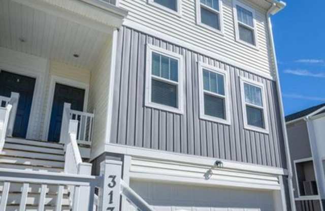 Vacant 10/23. Awesome 3 BR/2.5 BA END UNIT Townhome in Marshview Commons! Gallery 4