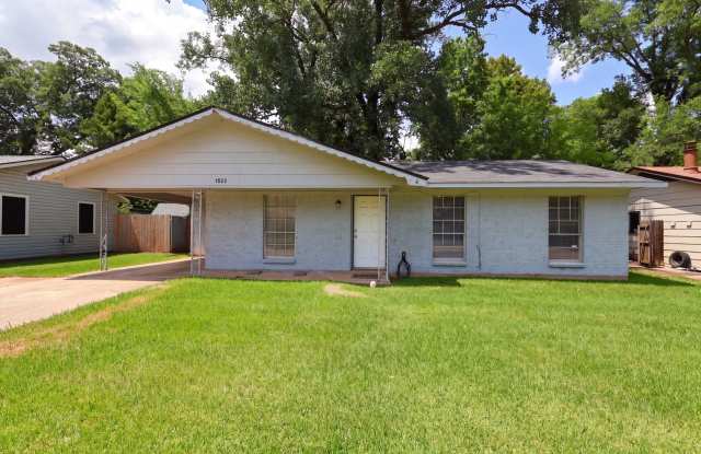 Freshly Updated 3-Bedroom Home with Large Fenced Yard & Storage Building photos photos