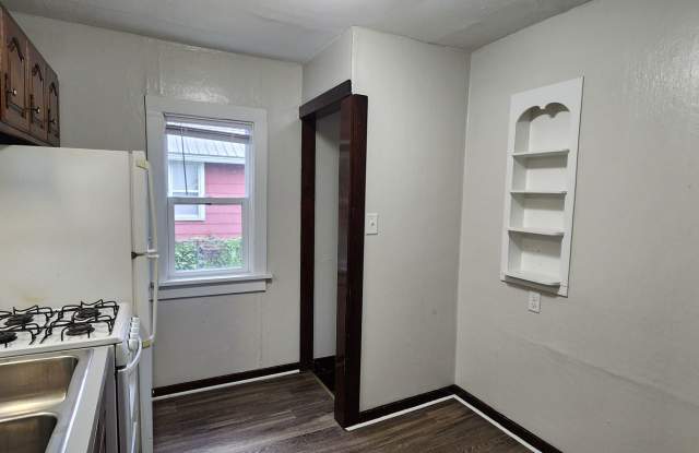 3 Bed 1 Bath Home for Rent Gallery 4
