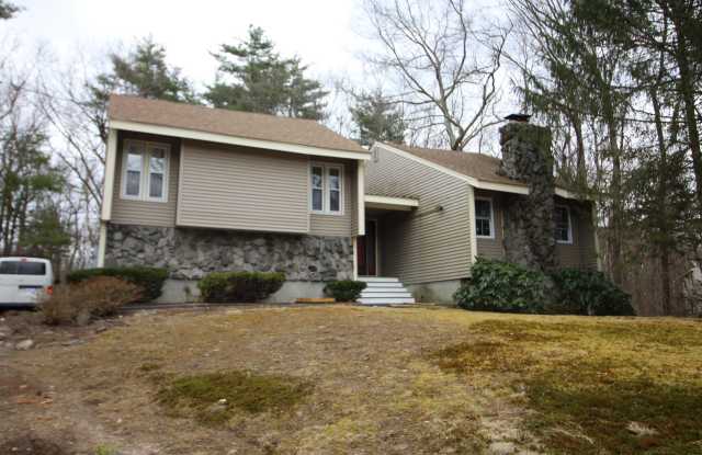 9 Emerald Drive - 9 Emerald Drive, Rockingham County, NH 03038