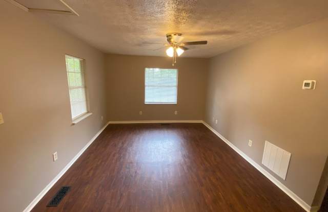 208 Waltham Pl Gallery 4
