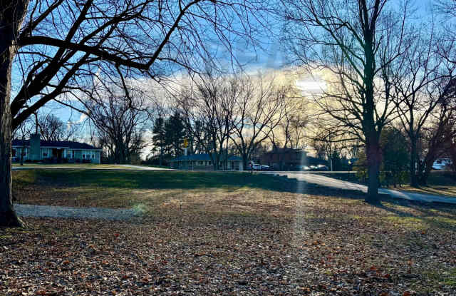 4Bed/2Bath/1-Acre - A Private Oasis and a Touch of Luxury Gallery 3