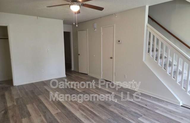 2831 Breezewood Avenue Gallery 4