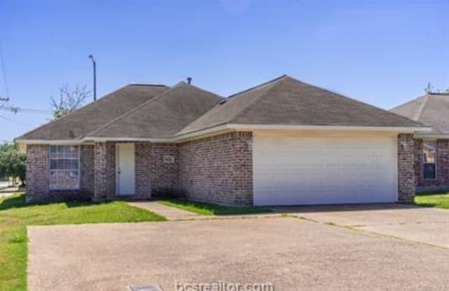 824 Avenue - 824 Avenue A, College Station, TX 77840