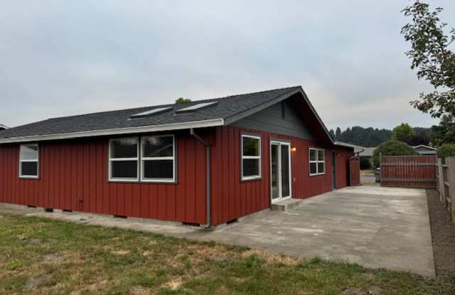ZELIA! Arcata 3/2, 2 car garage, south facing patio photos photos