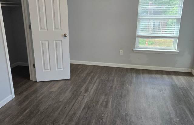 Charming 2-Bedroom Home with Private Master Balcony & Spacious Mud Room Gallery 4