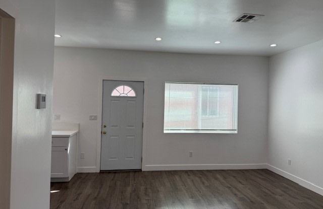 247 1/4 E. Adams Blvd. photos photos